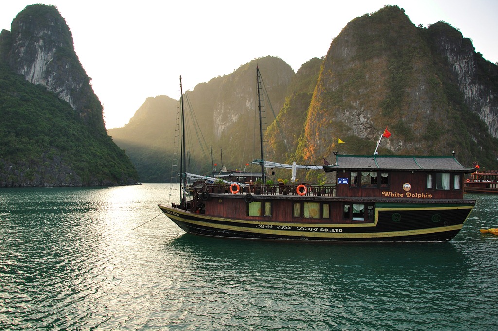 Cruising on the beautiful Halong Bay in Vietnam