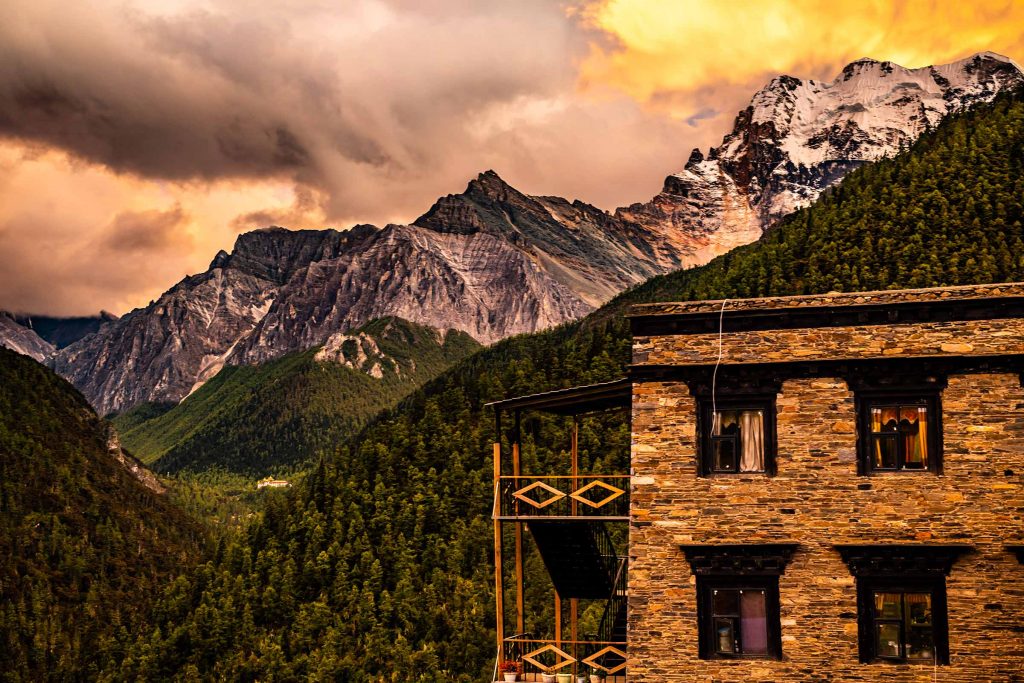 Hiking in Yading Nature Reserve - guest house with a view